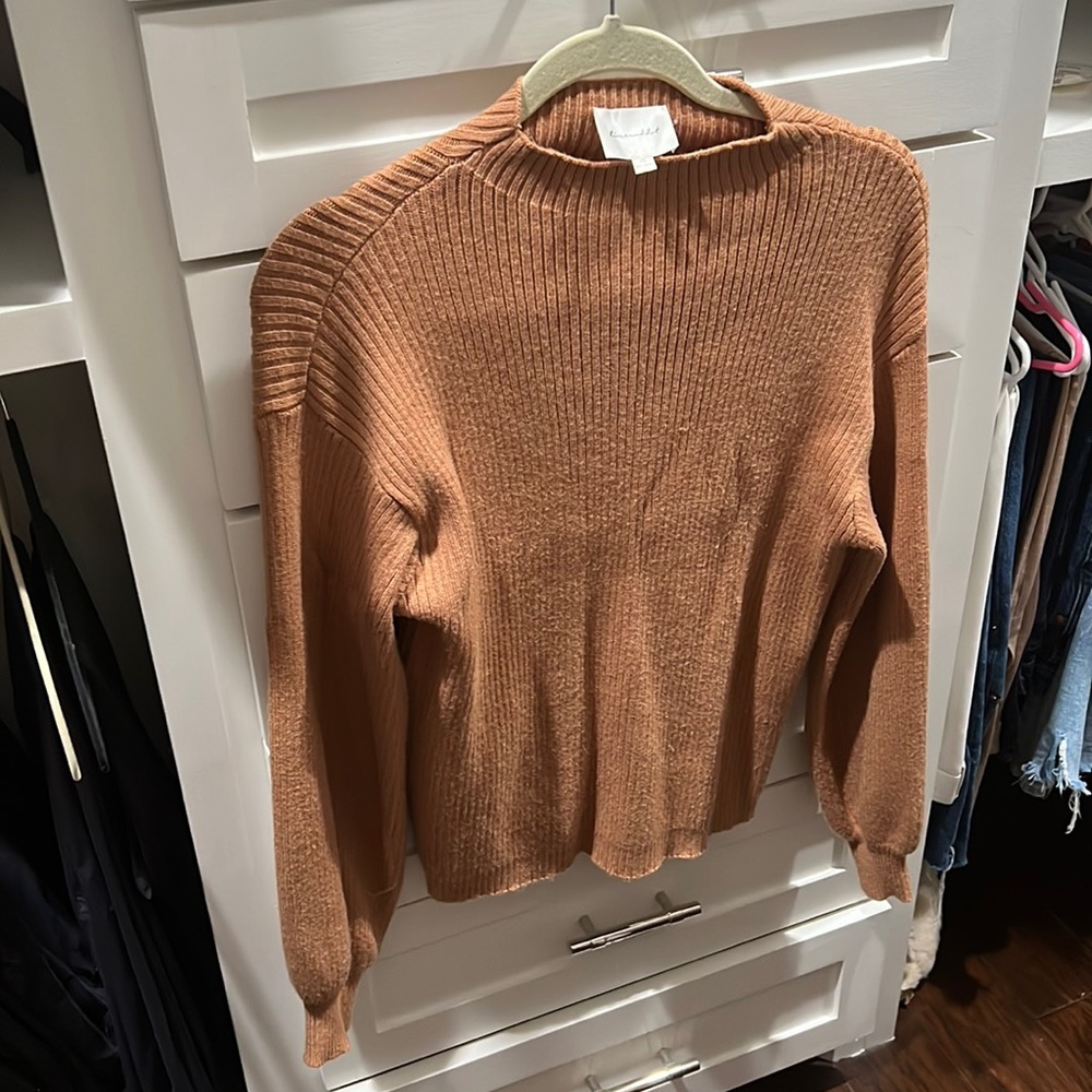 Like and dot brown sweater xs